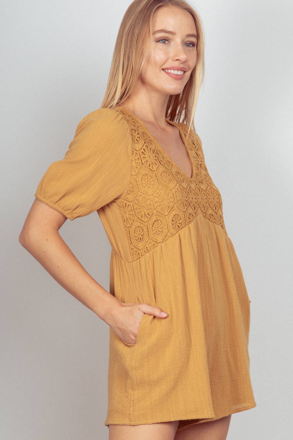 NP70387-Lace Detail Puff Sleeve Solid Woven Romper